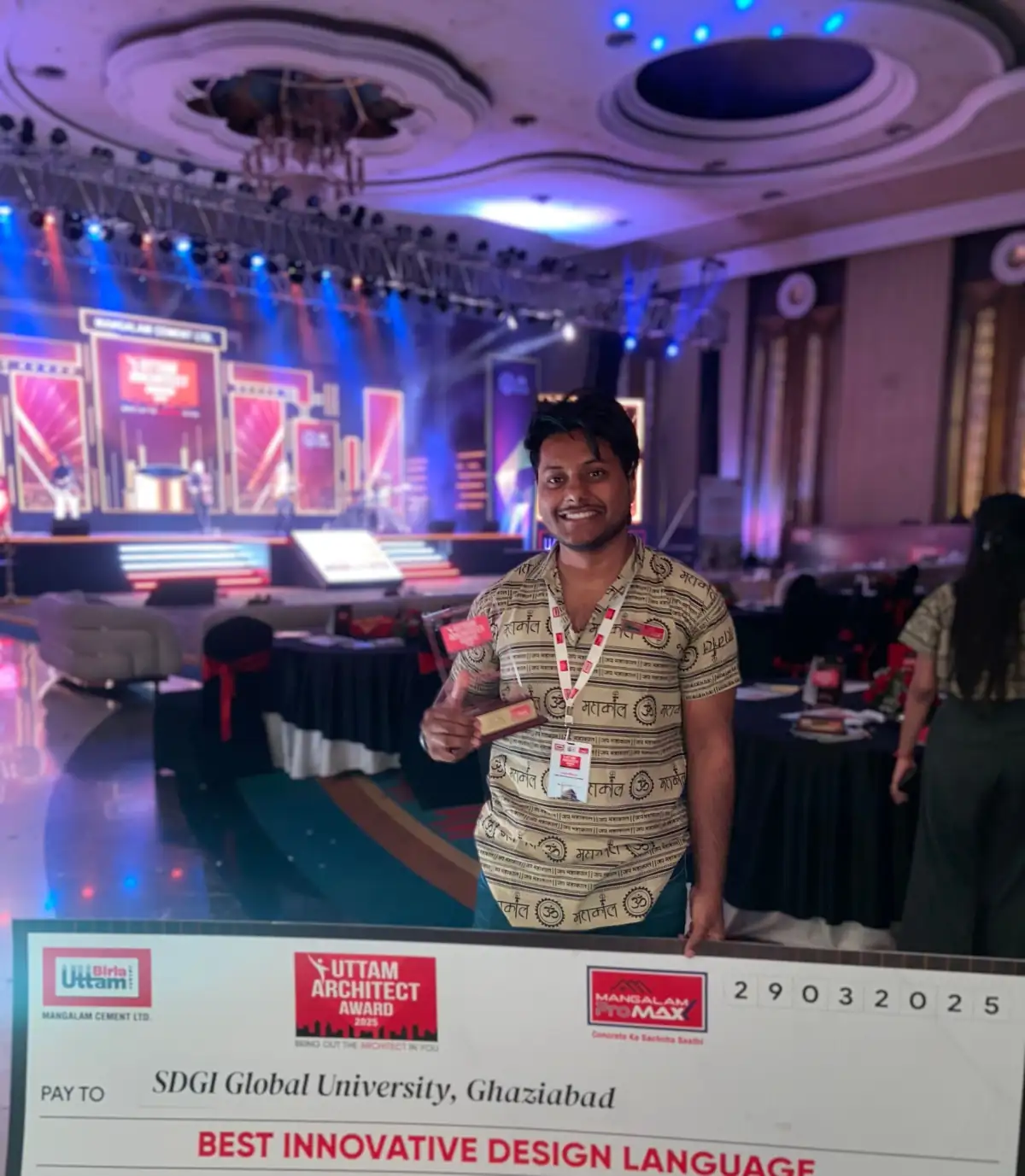 Ar. Hritik Mishra with the Uttam Architect Trophy